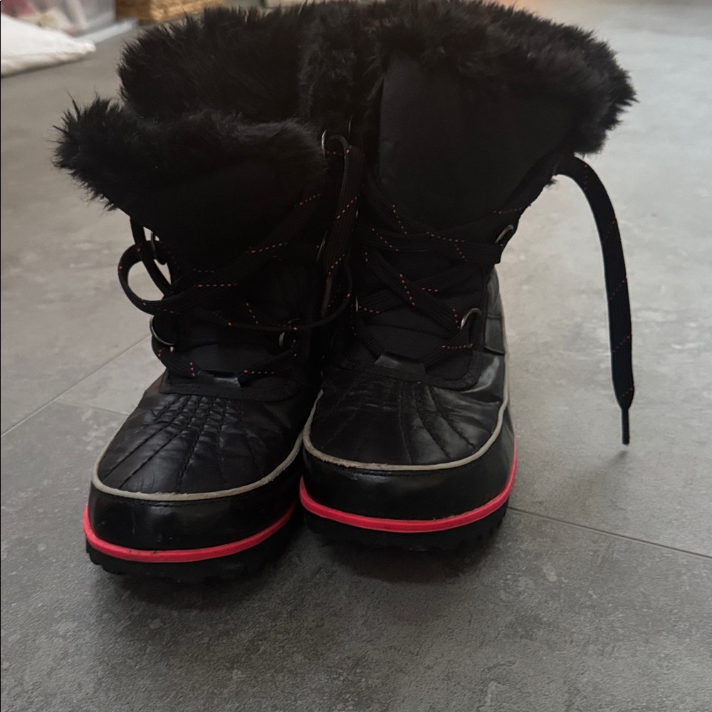 Sorel Tivoli II Black and Pink Snow Boots Sz 9